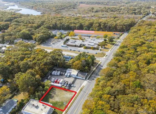 586 Montauk Highway, Shirley, NY 11967