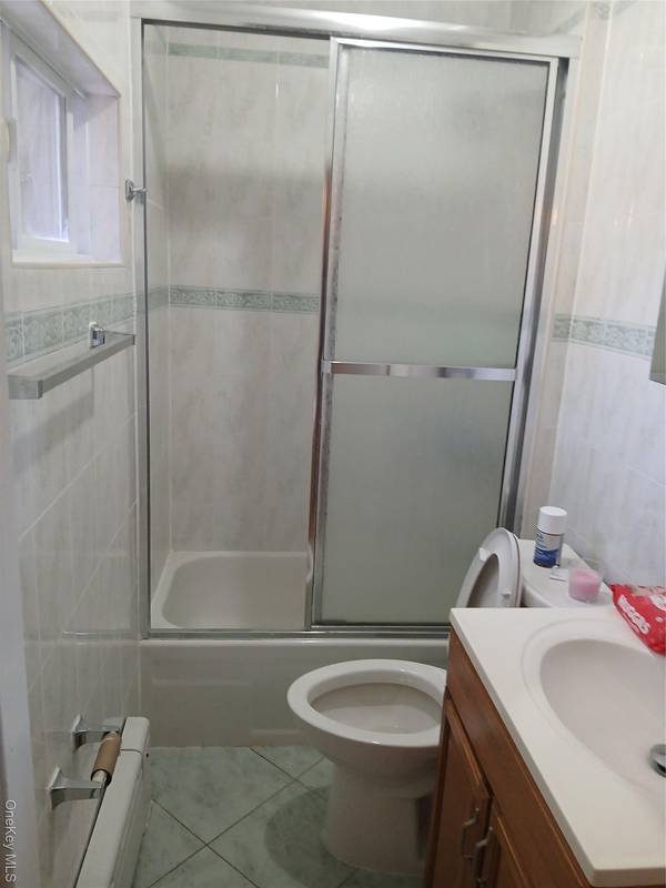 95 13 42 AVE, Elmhurst, NY 11373