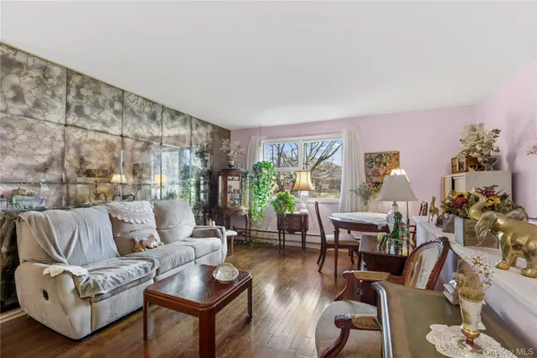 220-47 73rd AVE #Upper, Bayside, NY 11364