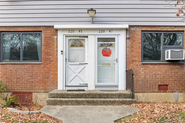 220-47 73rd AVE #Upper, Bayside, NY 11364
