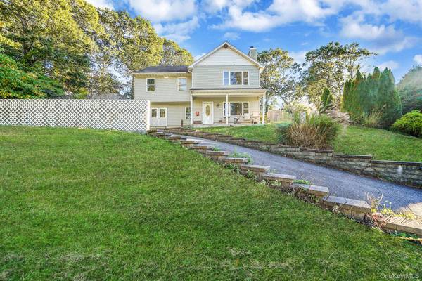 97 Locust DR, Rocky Point, NY 11778