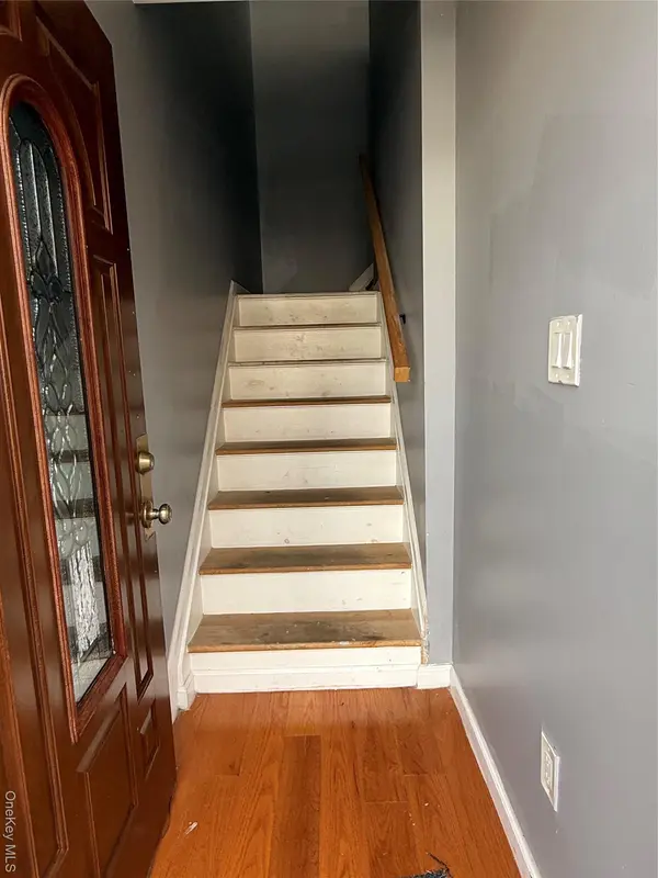 182-04 91st AVE, Hollis, NY 11423
