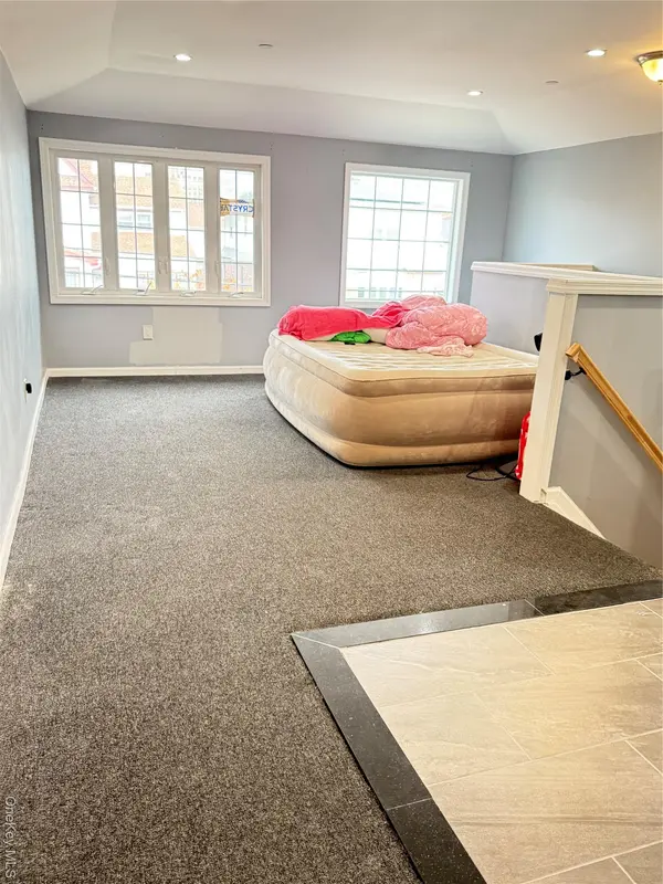 182-04 91st AVE, Hollis, NY 11423