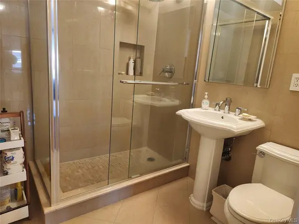 18-05 215th ST #14S, Bayside, NY 11360