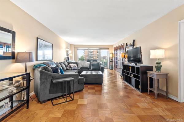 70-31 108th ST #7H, Forest Hills, NY 11375