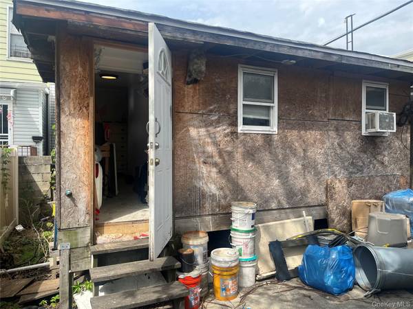 555 Hemlock ST, Brooklyn, NY 11208