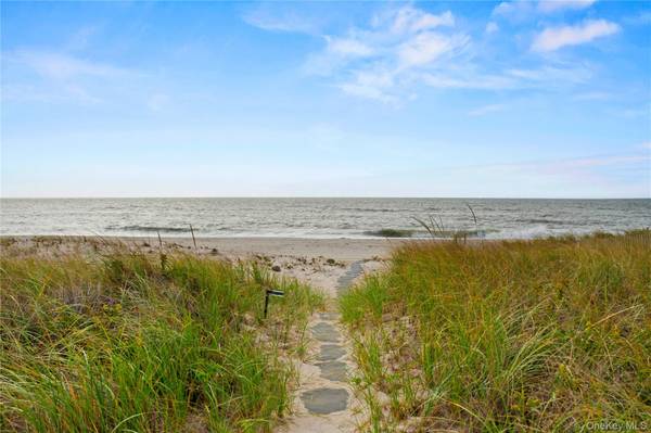 645 Dune RD, Westhampton, NY 11977