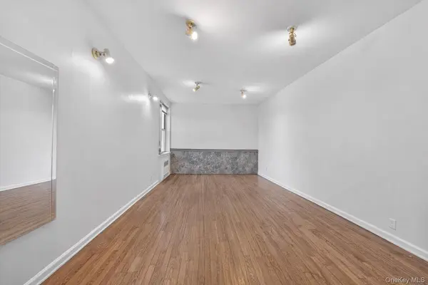 84-35 Lander ST ##2B, Briarwood, NY 11435