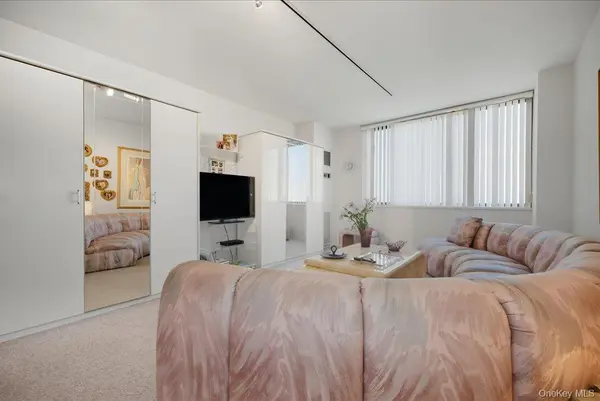 27010 Grand Central Pkwy #21M, Floral Park, NY 11005