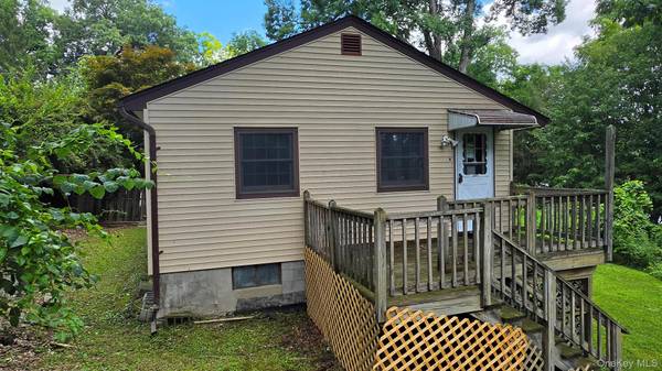 5 Birch DR, Holmes, NY 12531