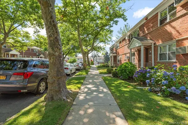 87-44 Marengo ST #2A, Holliswood, NY 11423