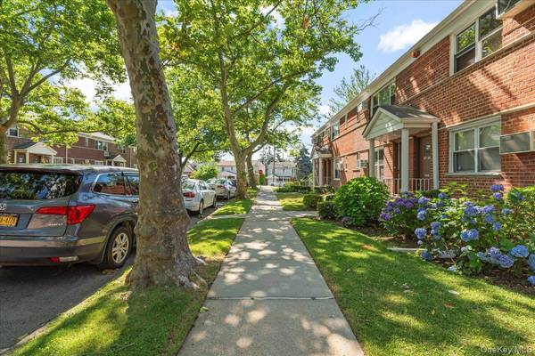 87-44 Marengo ST #2A, Holliswood, NY 11423
