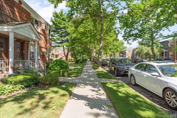 87-44 Marengo ST #2A, Holliswood, NY 11423