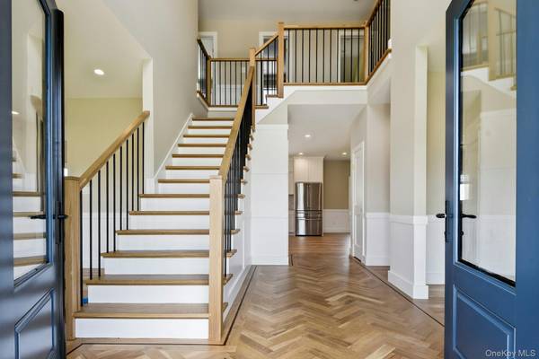 37 Star LN, Levittown, NY 11756