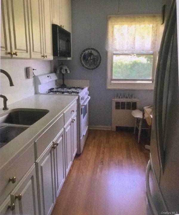 48 Dehaven #2E, Yonkers, NY 10703