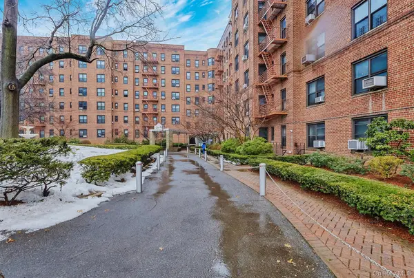 84-01 Main ST #506, Briarwood, NY 11435