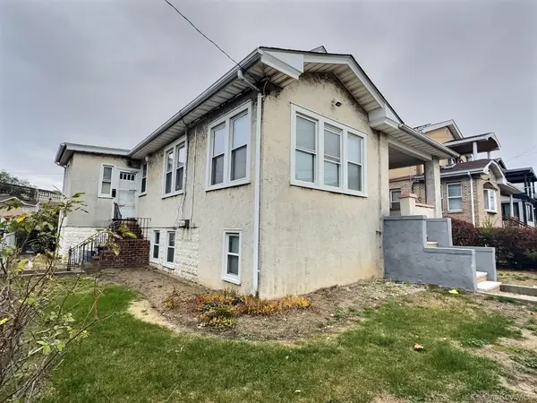2718 Collier AVE, Edgemere, NY 11691
