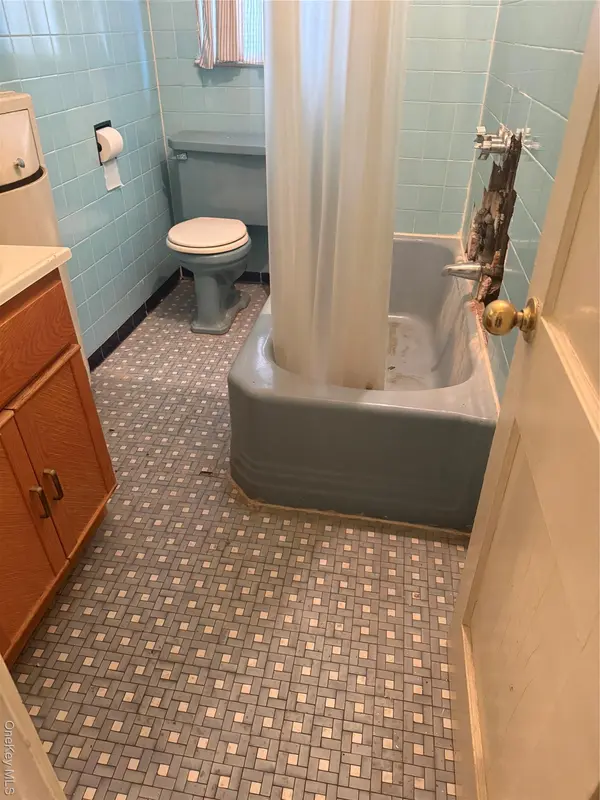 2718 Collier AVE, Edgemere, NY 11691