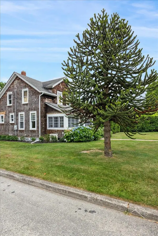19 New Jersey AVE, Bellport Village, NY 11713