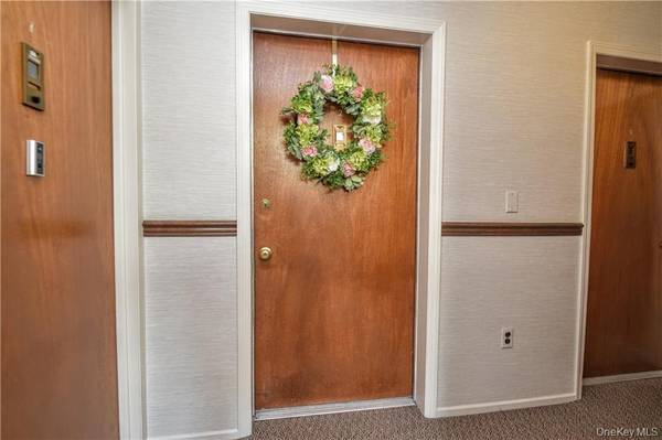 21 Normandy Village VLG #2, Nanuet, NY 10954