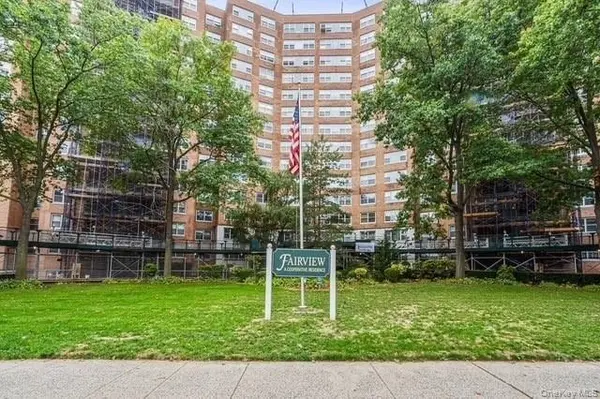61-20 Grand Central Pkwy #A900, Forest Hills, NY 11375