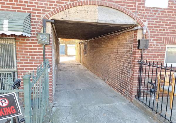 2012 Benedict AVE, Bronx, NY 10462