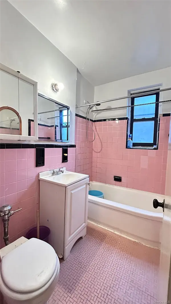 14215 26th AVE #5F, Flushing, NY 11354