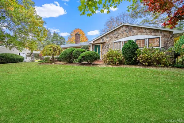 28 Elm ST, Woodbury, NY 11797