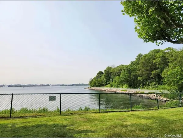 512 115th ST #512D, College Point, NY 11356
