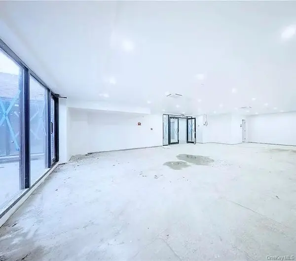 16502 Sanford AVE, Flushing, NY 11358