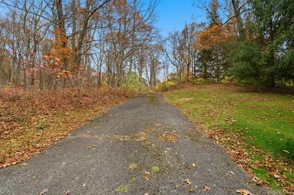 17 Spring House RD, Pound Ridge, NY 10576