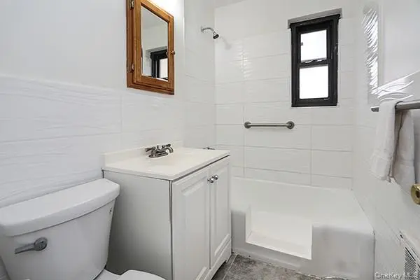57-54 244th ST #Lower Unit, Douglaston, NY 11362