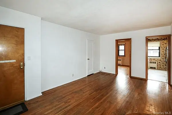 57-54 244th ST #Lower Unit, Douglaston, NY 11362