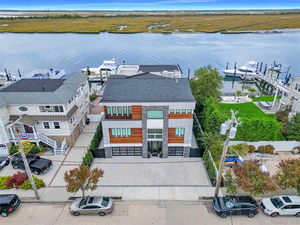 44 Bayside DR, Point Lookout, NY 11569