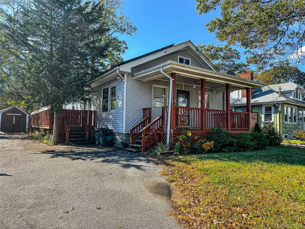 38 W Smith ST, Amityville, NY 11701