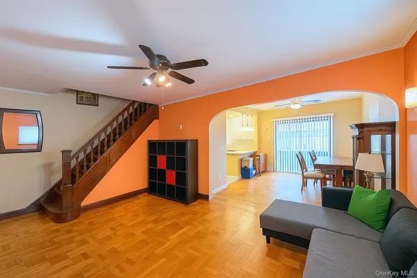 5337 62nd ST, Maspeth, NY 11378