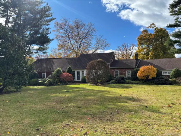 18 LIGHTHOUSE RD, Great Neck, NY 11024