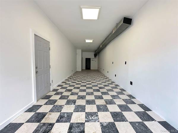 102 S Lander PL #R3, Newburgh, NY 12550