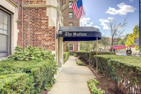 109-14 Ascan AVE #4J, Forest Hills, NY 11375