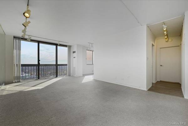 27110 Grand Central Pkwy #30R, Floral Park, NY 11005