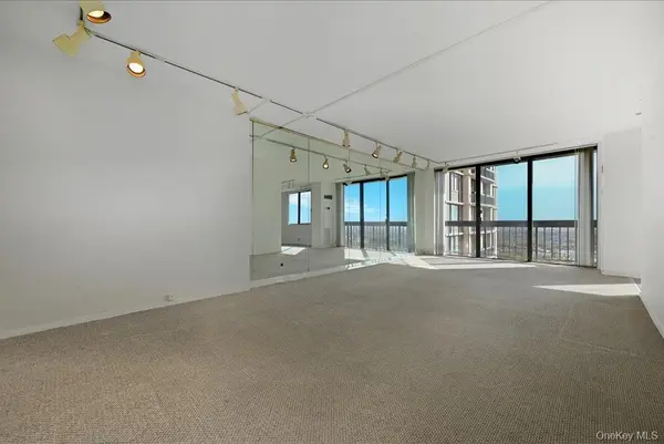 27110 Grand Central Pkwy #30R, Floral Park, NY 11005