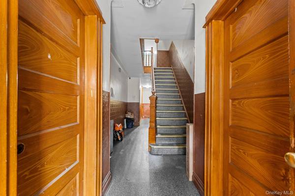 2009 Palmetto ST, Ridgewood, NY 11385