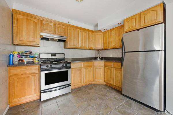 8754 110th ST, Richmond Hill, NY 11418