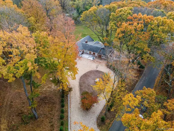117 Locust LN, Northport, NY 11768