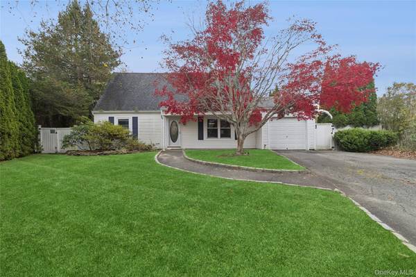3 Meadowgrass LN, Southampton, NY 11968