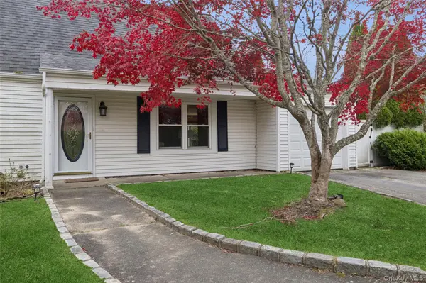 3 Meadowgrass LN, Southampton, NY 11968