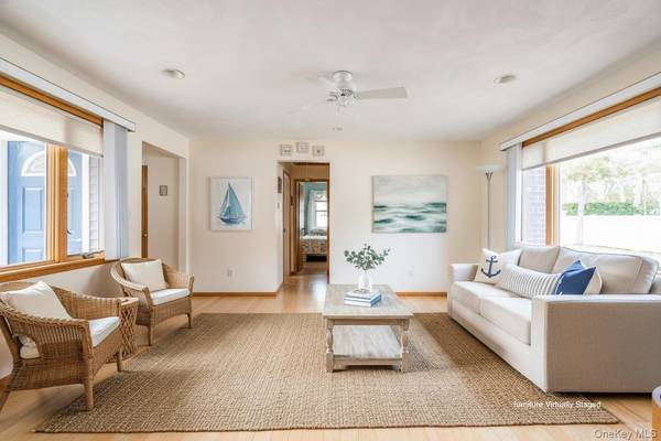 21 Woodridge RD, Hampton Bays, NY 11946