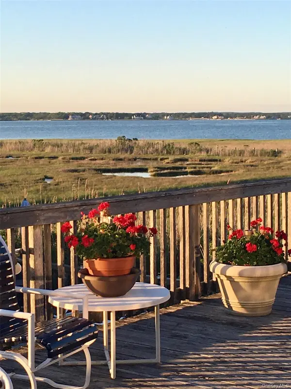 542 Dune RD, Westhampton, NY 11977