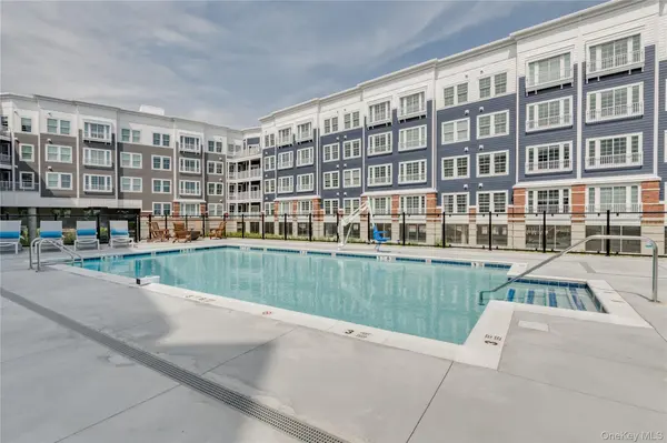 75 E Hoffman AVE #4038, Lindenhurst, NY 11757