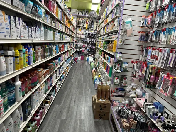 Address not disclosed, Woodhaven, NY 11421